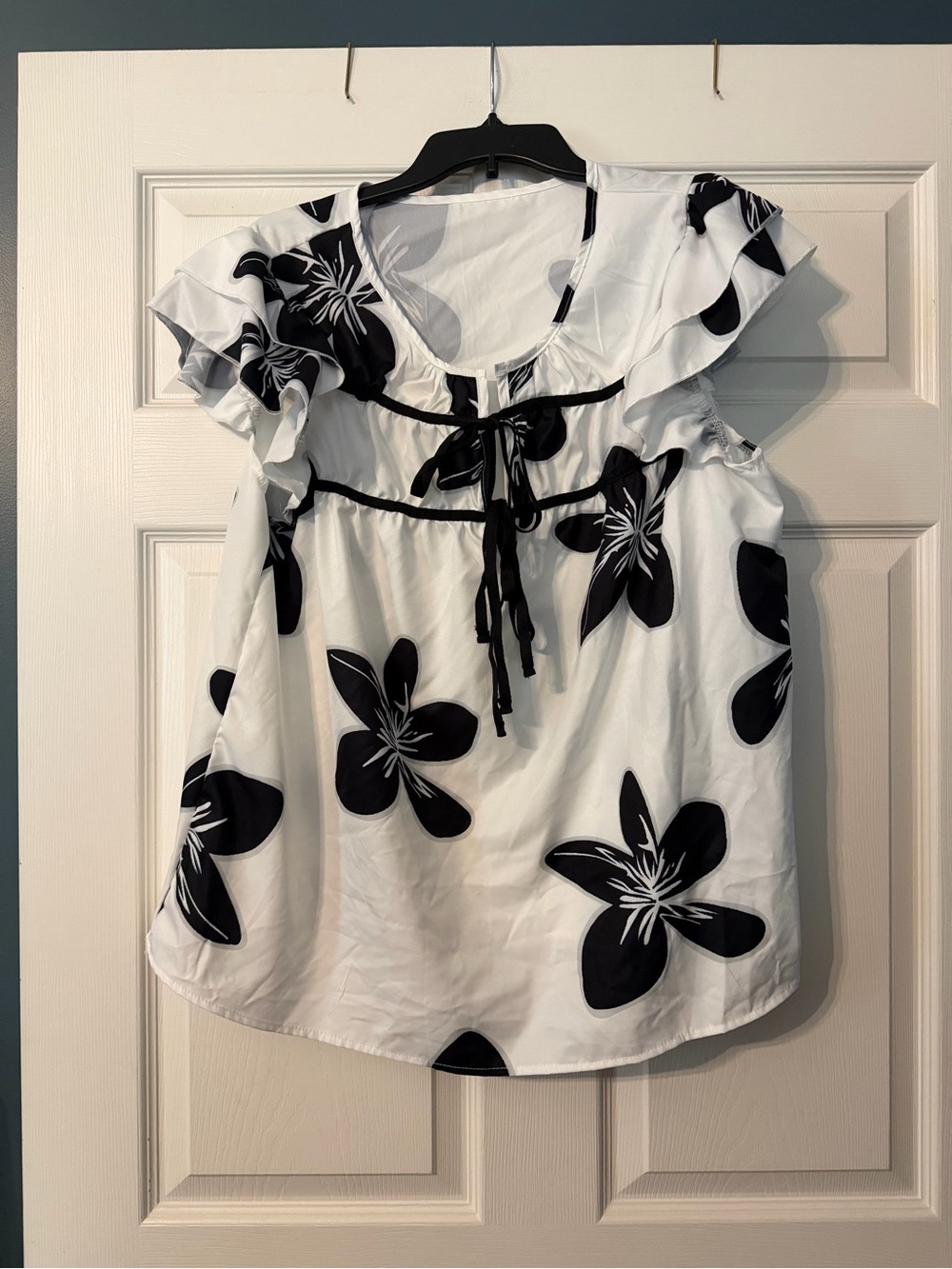 NWOT! White & Black Floral Ruffle Tie-Front Blouse